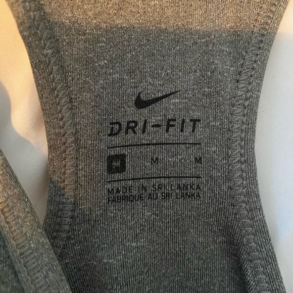 nike sports bra - Picture 3 of 3